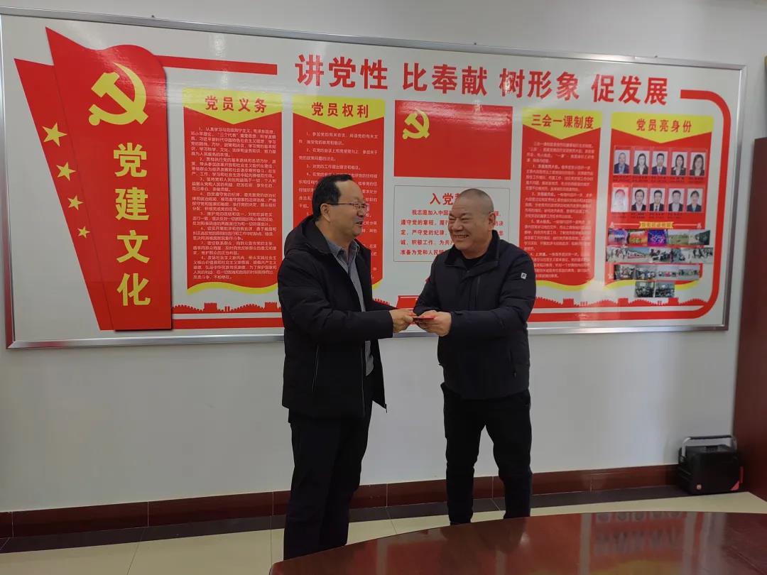 敦煌種業(yè)領(lǐng)導(dǎo)看望慰問公司老干部、老黨員及困難黨員職工