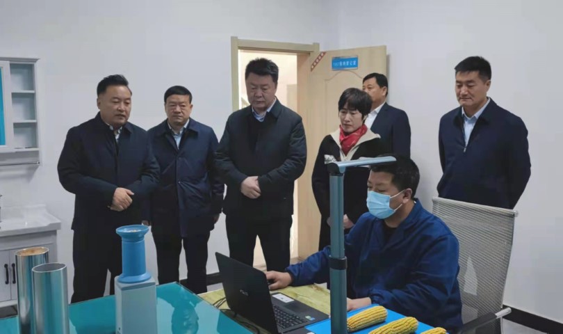 酒泉市政府黨組成員、副市長哈里別克來敦煌種業(yè)調(diào)研指導工作