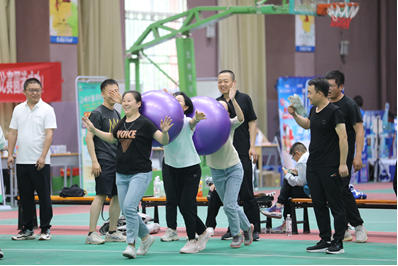 展風(fēng)采 強(qiáng)體魄 助振興 —— 敦煌種業(yè)在市屬?lài)?guó)資國(guó)企“文旅杯”躍動(dòng)前行·逐夢(mèng)未來(lái)運(yùn)動(dòng)會(huì)上喜獲多項(xiàng)獎(jiǎng)